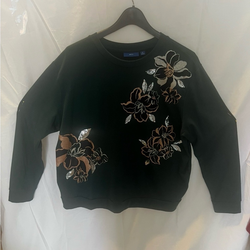 Floral Embroidered Green Sweatshirt